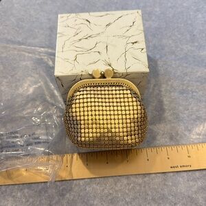 Vintage  Halogen Kiss Lock Gold Metal Coin/Change Purse